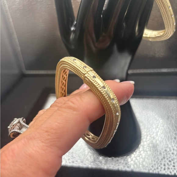 Gold Square Bangles - Picture 5 of 10